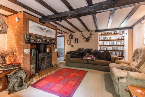 5 bedroom cottage for sale - East Bilney