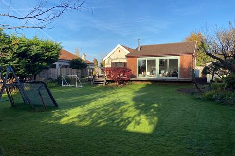 3 bedroom detached bungalow for sale - Station Road, Backwell