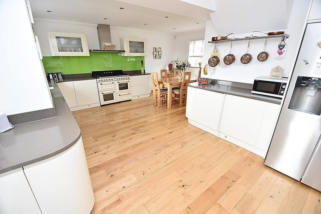 Charles Crescent, Bathgate 3 bed semidetached house £178,000