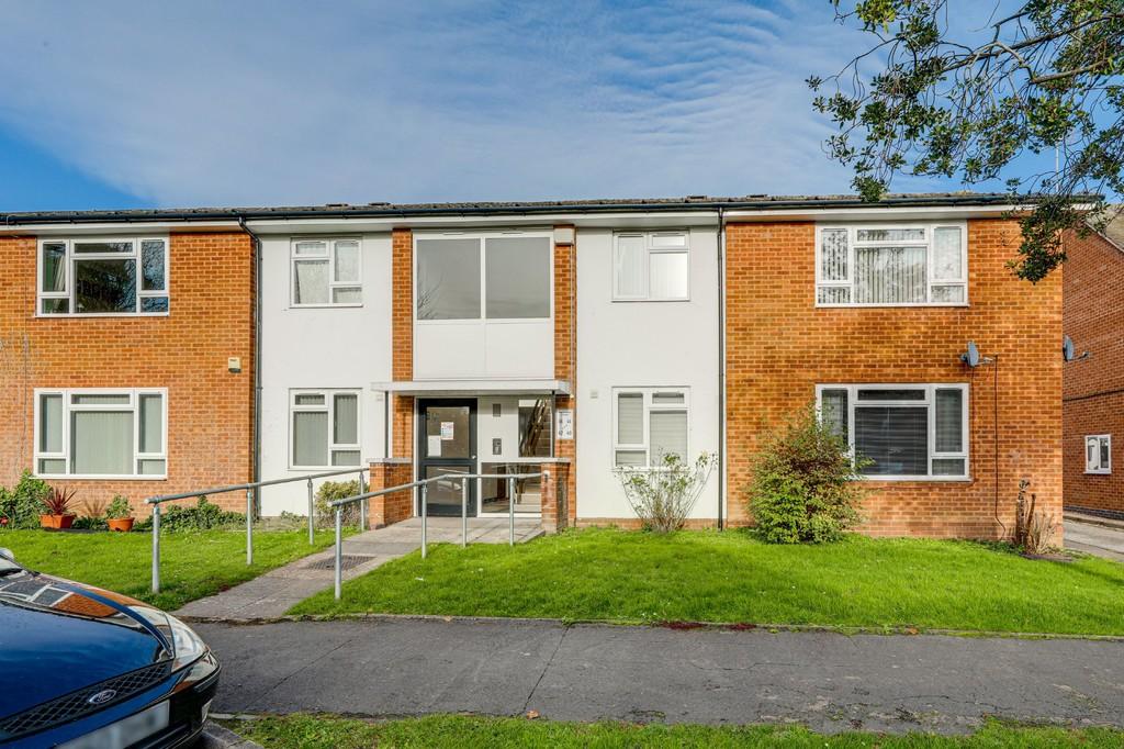 Packwood Close, Bentley Heath 2 bed apartment £199,950