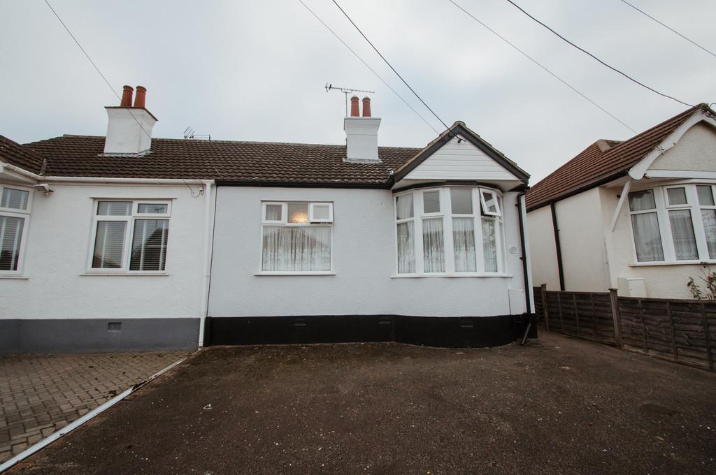 The Crescent, Hadleigh 2 bed semidetached bungalow £325,000