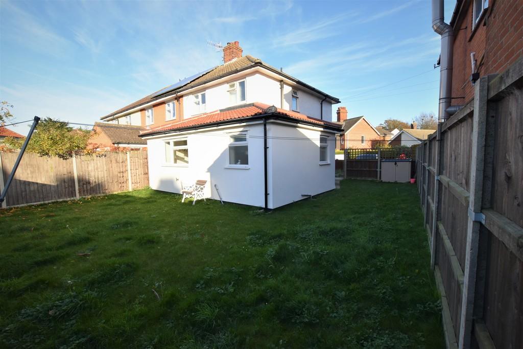 Cliff Road, Cromer 2 bed end of terrace house £265,000
