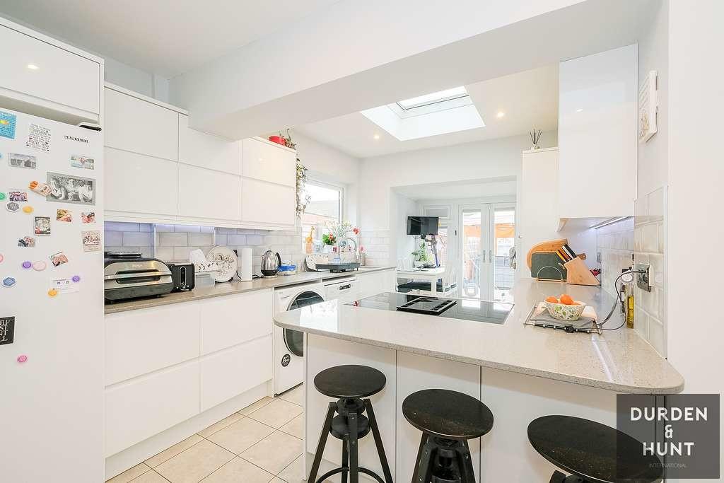 Storr Gardens, Hutton, Brentwood 4 bed semidetached house £600,000