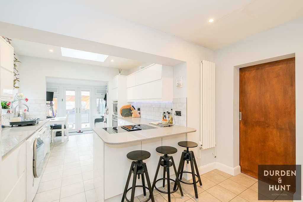 Storr Gardens, Hutton, Brentwood 4 bed semidetached house £600,000