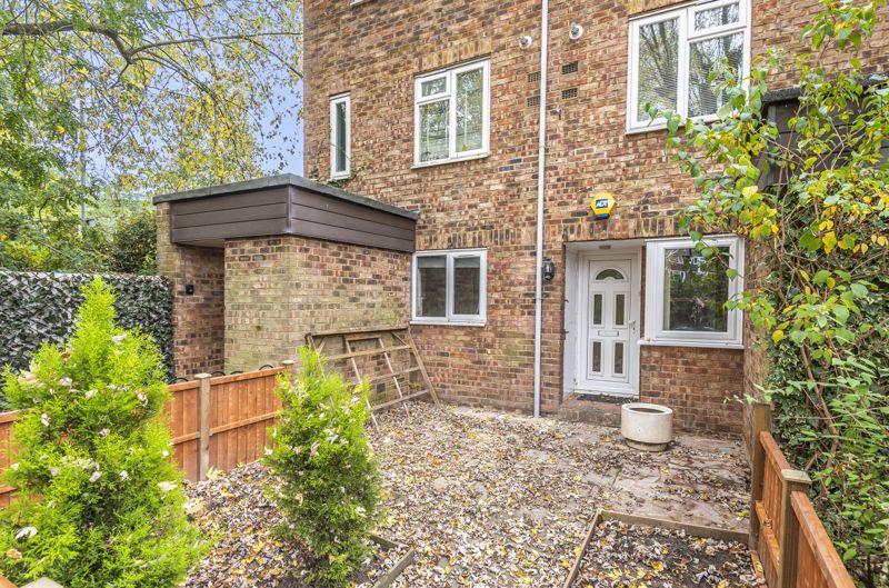 Granville Close, Croydon 2 bed £1,450 pcm (£335 pw)