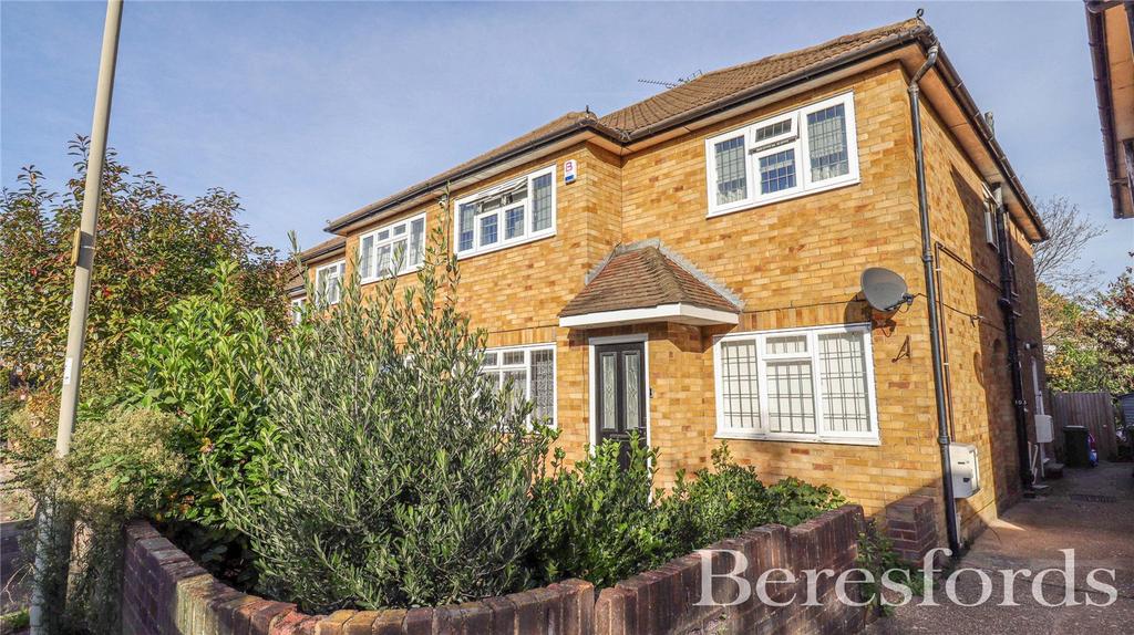 Shevon Way, Brentwood, CM14 2 bed £325,000