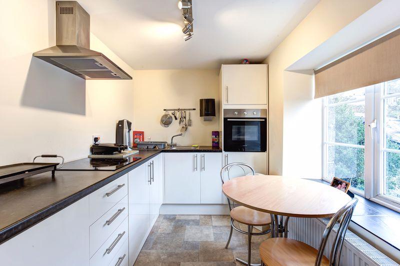 Kitchen (2 nd floor)