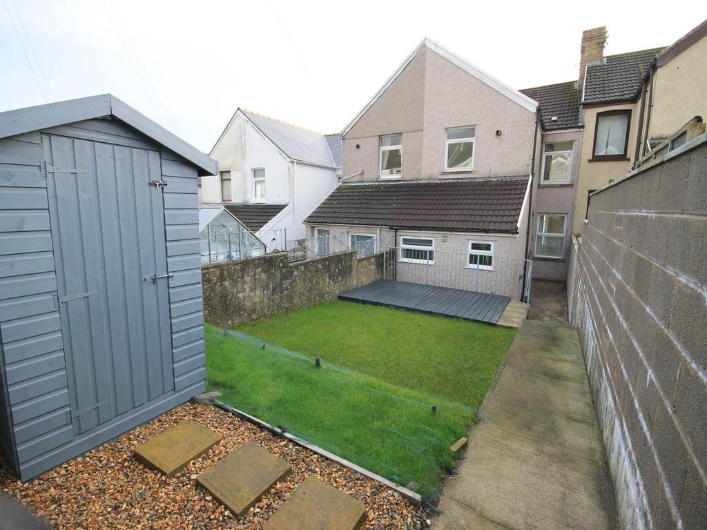Garden Street, Llanbradach, Caerphilly 3 bed terraced house £775 pcm