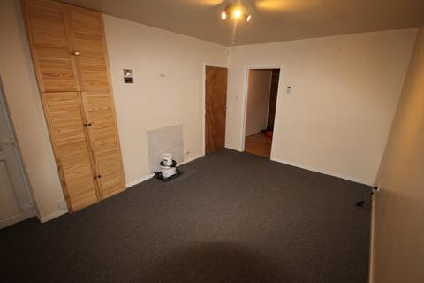 1 bedroom flat to rent, Lingfield Drive, Leeds, LS17