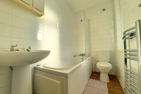 6 River Gardens, Feltham, TW14 0RE