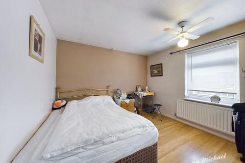 15 Alwin Close, Aylesbury, HP21 8RP