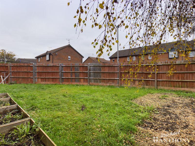 Meadow Way, The Coppice, Aylesbury 3 bed semidetached house £315,000