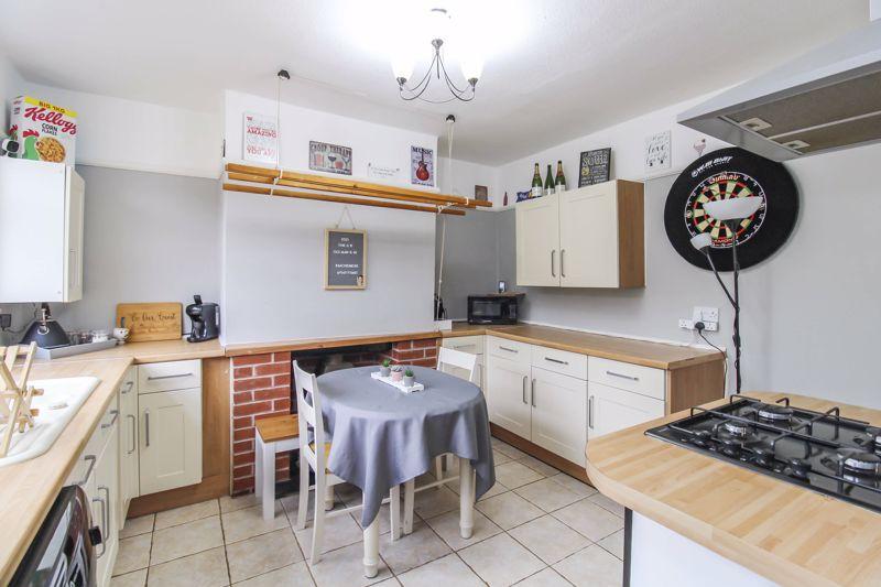 High Lane, Brown Edge, ST6 3 bed semidetached house £185,000