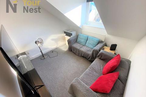 3 bedroom apartment to rent, Derwentwater Grove, Headingley, Leeds, LS6 3EN