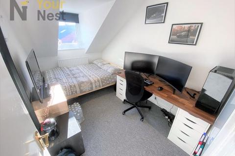 3 bedroom apartment to rent, Derwentwater Grove, Headingley, Leeds, LS6 3EN