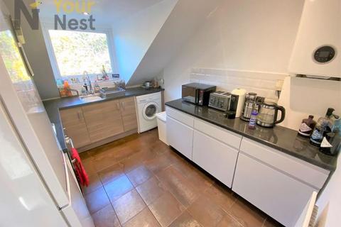 3 bedroom apartment to rent, Derwentwater Grove, Headingley, Leeds, LS6 3EN