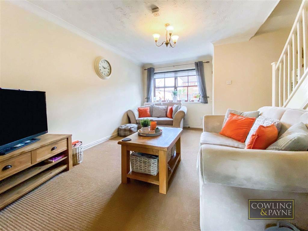 Douglas Drive, Wickford, Essex 2 bed terraced house £1,095 pcm (£253 pw)