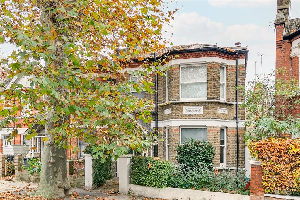 Thorney Hedge Road, London, W4 3 bed semidetached house £899,000