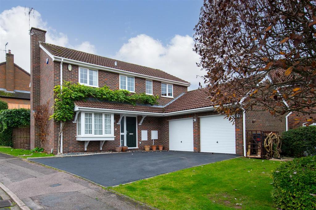 Royce Close, Dunstable, Bedfordshire 4 bed detached house £550,000