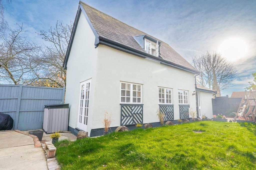 Newbiggen Street, Thaxted, Dunmow 2 bed detached house for sale £375,000
