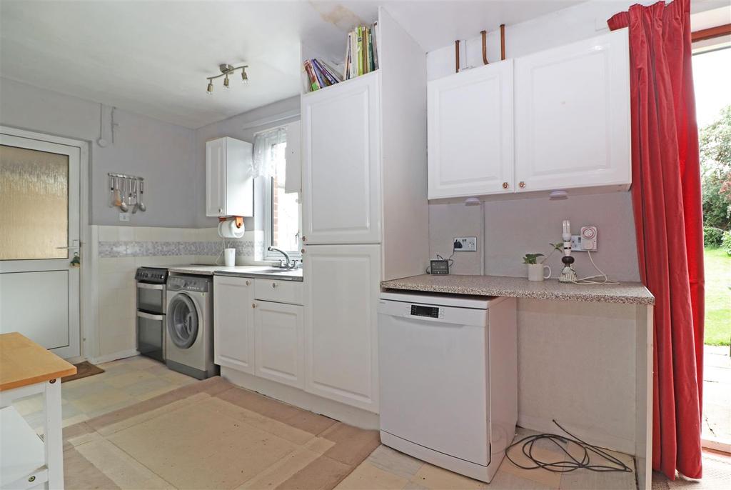 Arbutus Road, Redhill 3 bed semidetached house £450,000