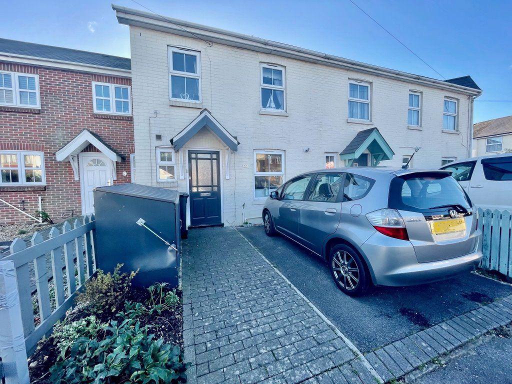 MODERN THREE BEDROOM HOUSE, CHARMINSTER 3 bed house £1,300 pcm (£300 pw)