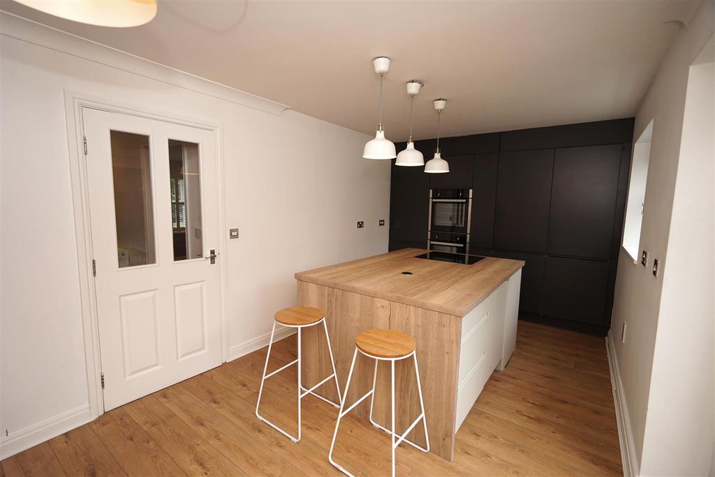 Marchwood Close, Blackrod, Bolton 4 bed townhouse £270,000