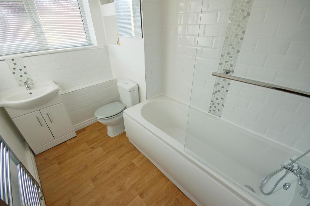 Barlow Moor Court, West Didsbury 2 bed flat - £950 pcm (£219 pw)