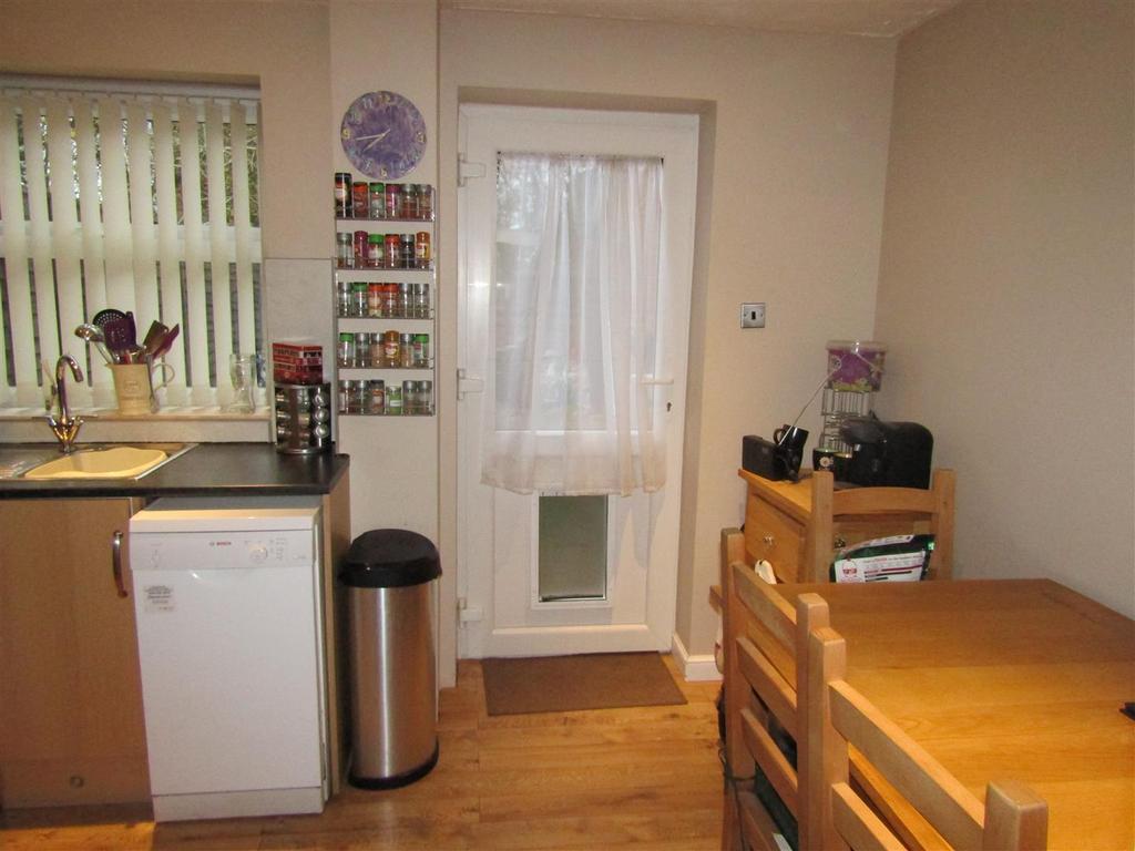 Hunters Row, Boroughbridge, York 2 bed end of terrace house £215,000