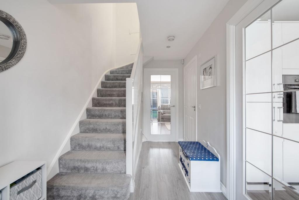 41 Lindores Drive, Stepps, Glasgow 3 bed semidetached house £199,999