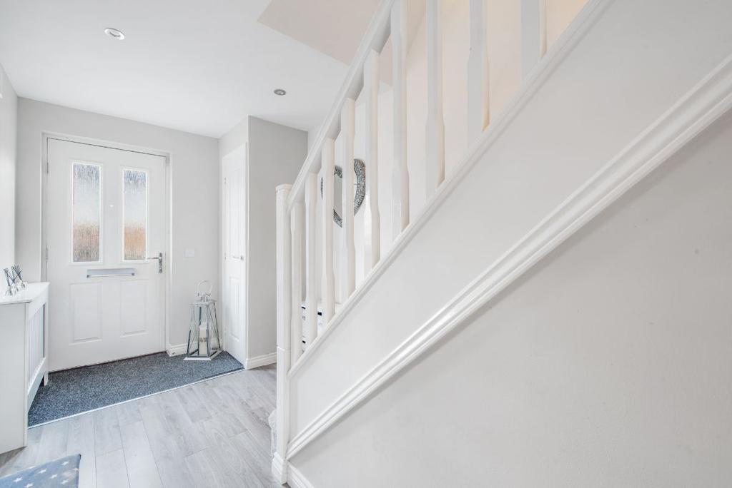 41 Lindores Drive, Stepps, Glasgow 3 bed semidetached house £199,999