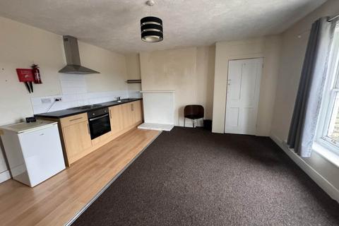 Studio to rent, Watts Avenue, Rochester