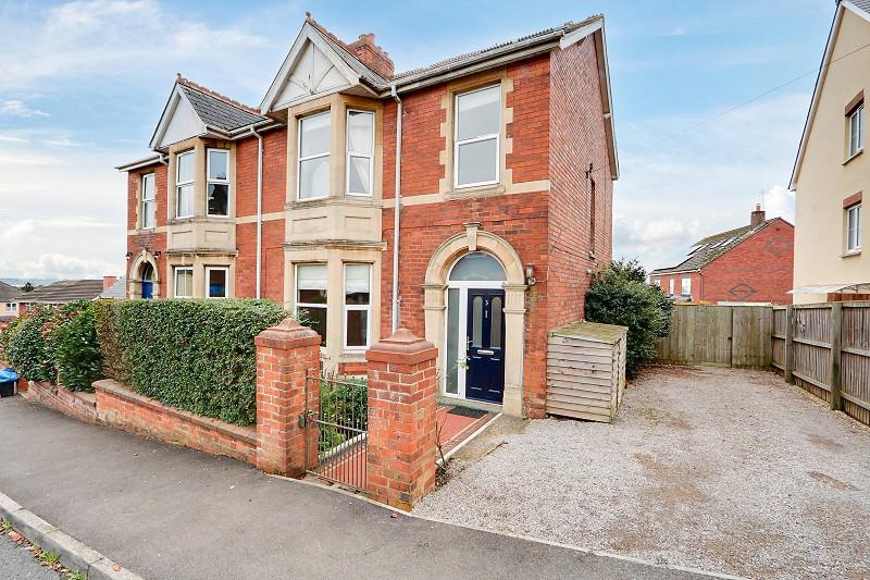 Grove Road, Lydney, Gloucestershire.... 3 bed semidetached house £