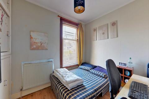 12 Mead Road, Gravesend, DA11 7PP