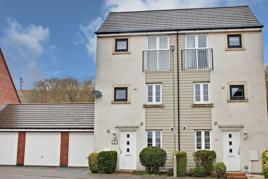 Sinclair Drive, Basingstoke RG21 6AG 3 bed semidetached house £350,000