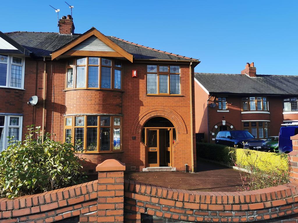 Stanifield Lane, Farington PR25 3 bed semidetached house £210,000