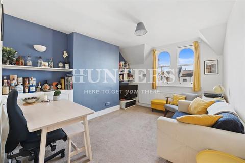 14d Agamemnon Road, London, NW6 1DY