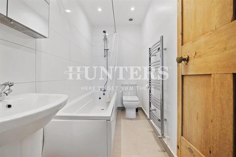 14d Agamemnon Road, London, NW6 1DY