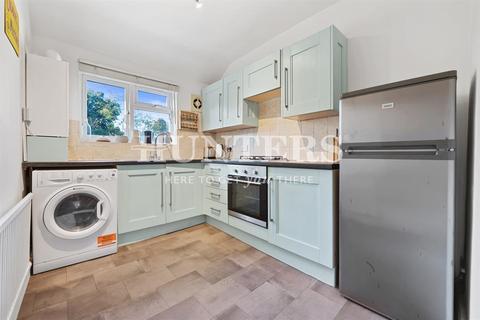 14d Agamemnon Road, London, NW6 1DY