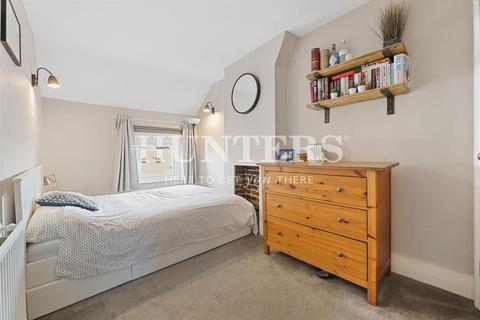 14d Agamemnon Road, London, NW6 1DY