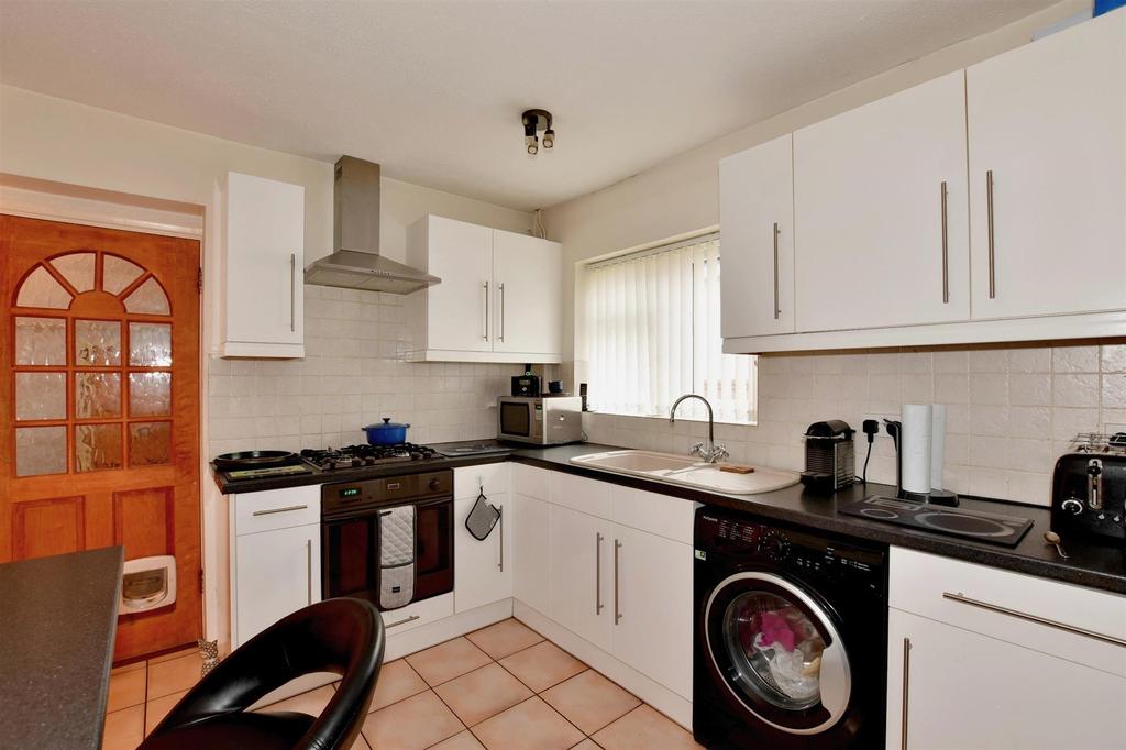Sandhurst Avenue, Pembury, Kent 3 bed semidetached house £450,000