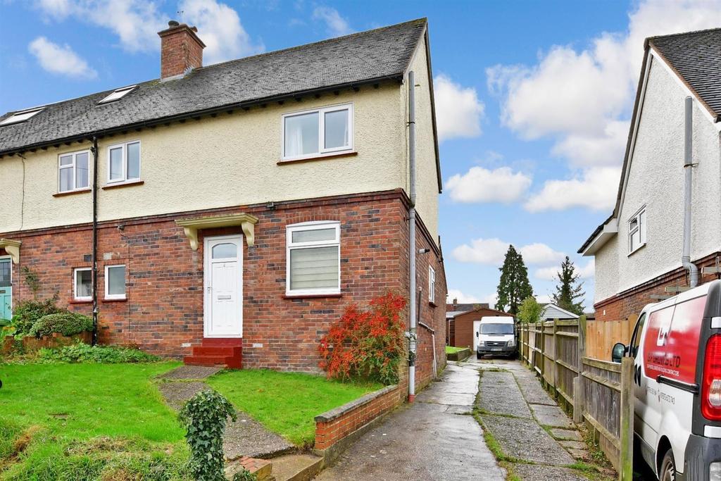 Sandhurst Avenue, Pembury, Kent 3 bed semidetached house £450,000
