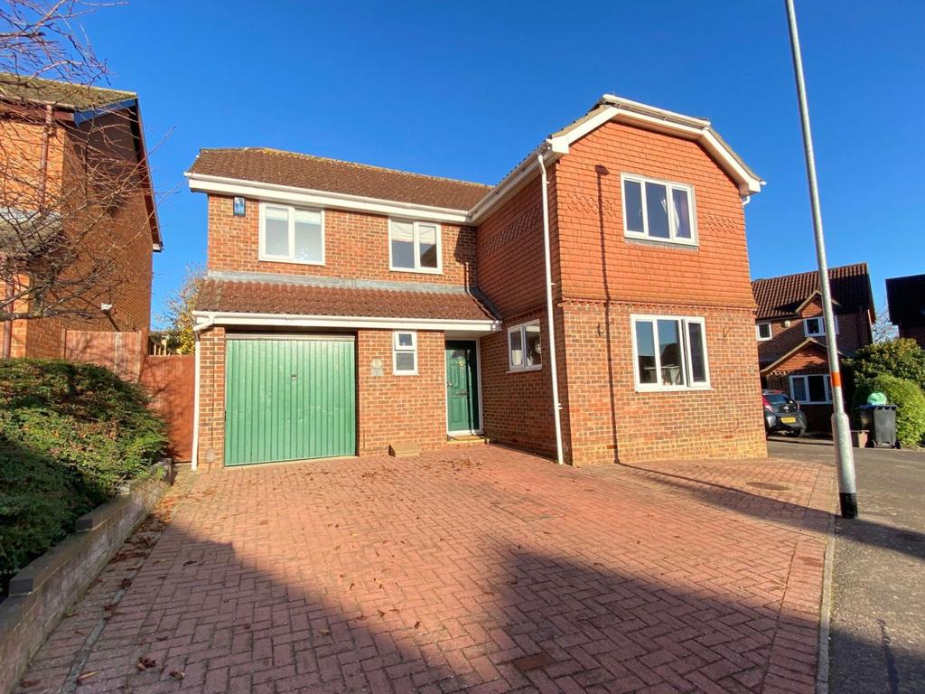 Fuchsia Close, Abington Vale, Northampton NN3 3XJ 4 bed detached house