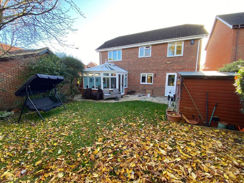 Fuchsia Close, Abington Vale, Northampton NN3 3XJ 4 bed detached house