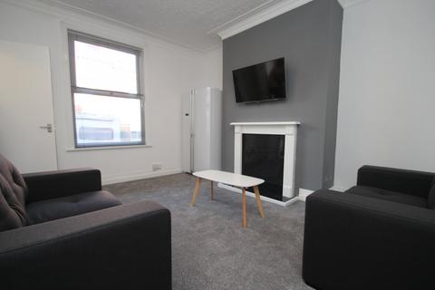 3 bedroom house to rent, Quarry Mount Terrace, Leeds LS6