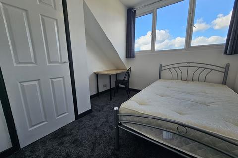 1 bedroom in a house share to rent - Royal Park Grove, Leeds
