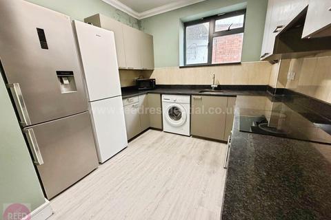 6 bedroom apartment to rent, Arthur Ave
