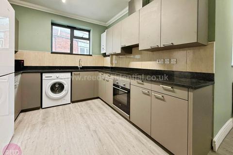 6 bedroom apartment to rent, Arthur Ave