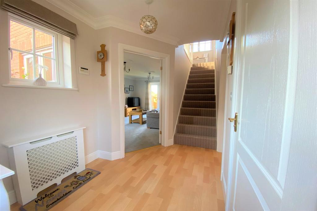 Mill Park Drive, Braintree, CM7 3 bed detached house £420,000