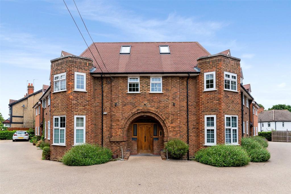 Montagu Gardens, Wallington, SM6 2 bed apartment £325,000